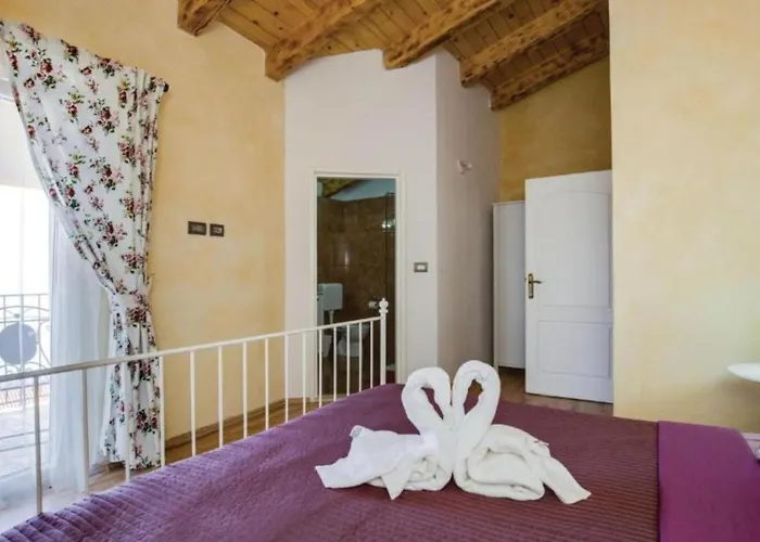 Villa Bella With Pool By Guide *